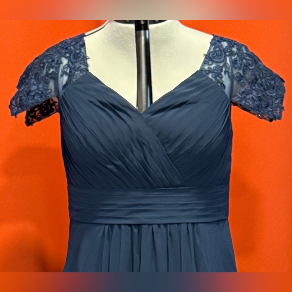 Elegant Navy Blue Evening Gown